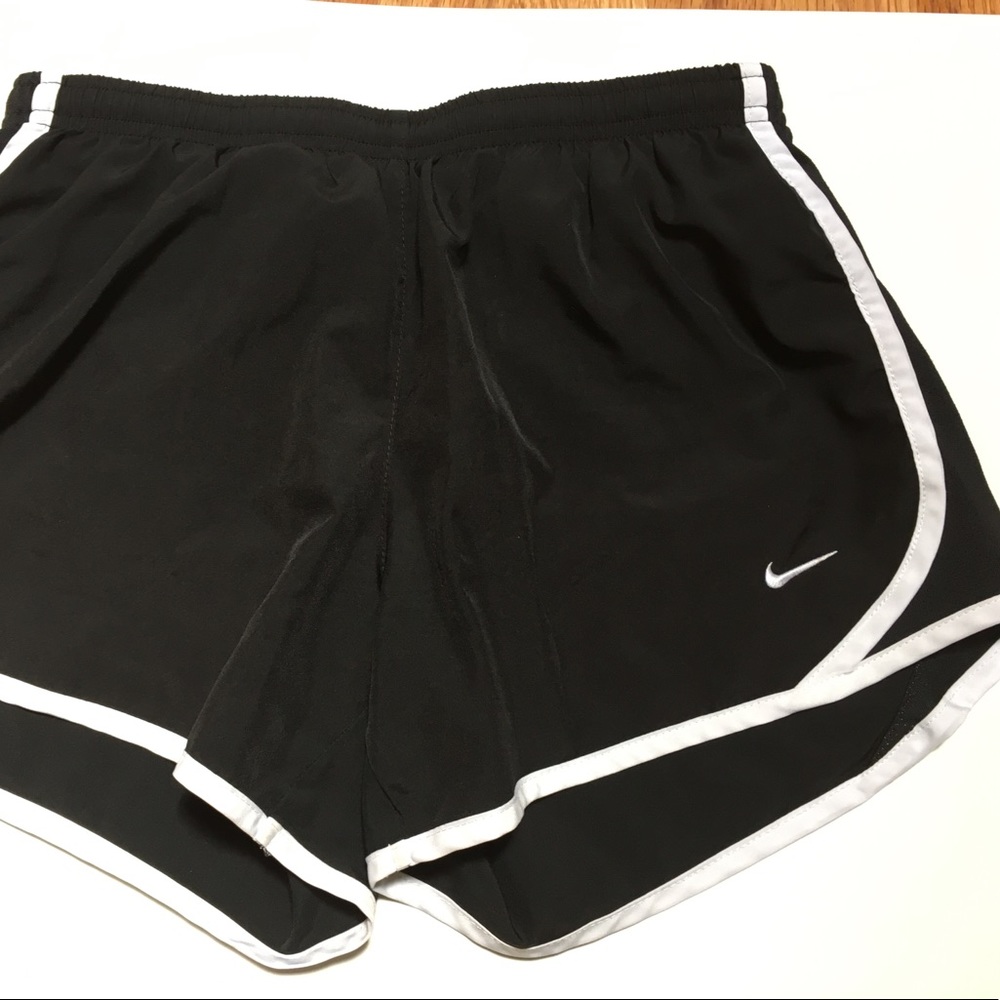 Nike tempo black shorts (kids)